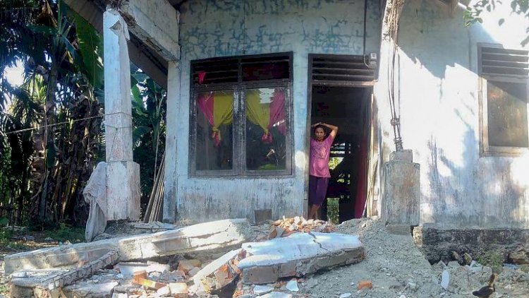 Endonezya'da 5,8 büyüklüğünde deprem