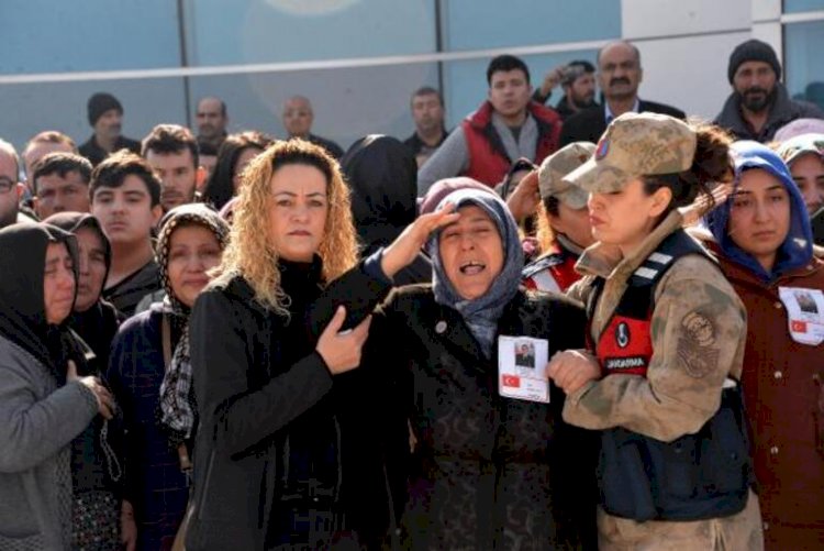 Şehidin annesi oğlunu asker selamıyla karşıladı