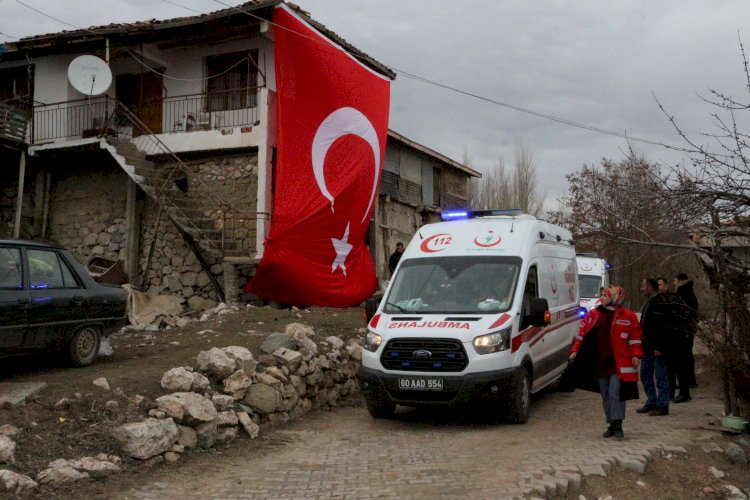 Türkiye şehitlerine ağlıyor