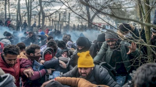 Yunanistan AB Dışişleri Bakanlarını olağanüstü toplantıya çağırdı, binlerce göçmen sınırda