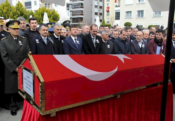 İdlib şehidi Uzman Onbaşı Ahmet Alpaslan, İzmir’de son yolculuğuna uğurlandı