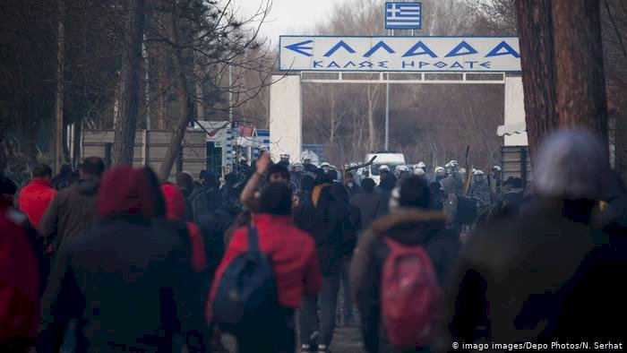 Türkiye Yunanistan sınırına bin polis gönderiyor