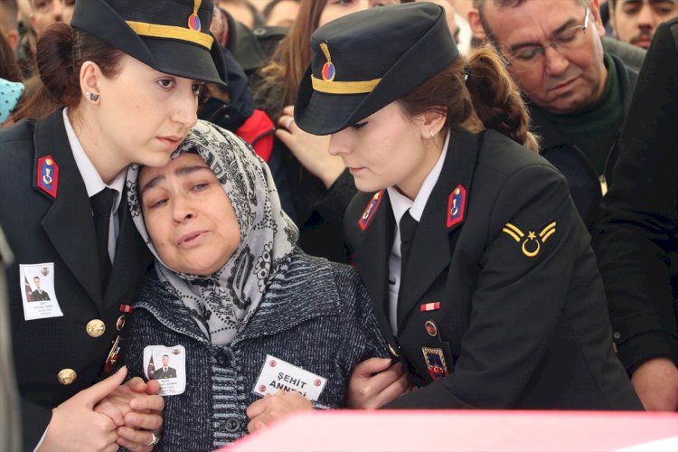 Şehide yürek yakan veda: Rüyalarıma gir canım oğlum