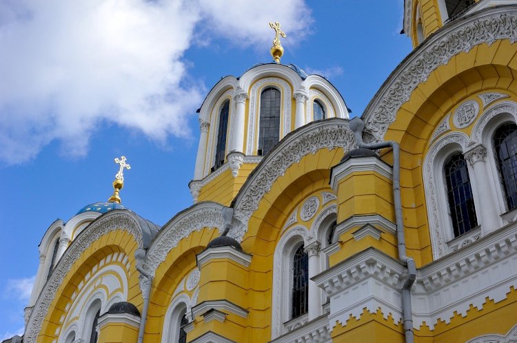 Odessa kilisede rahipler arasında kavga çıktı