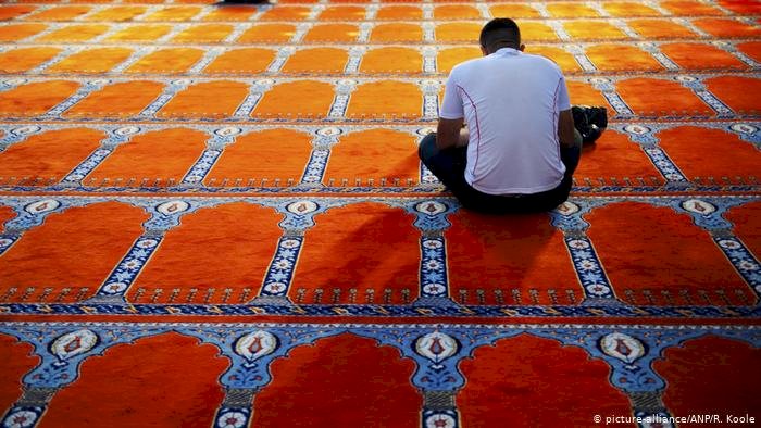 Hollanda'da cuma namazı kılınmayacak