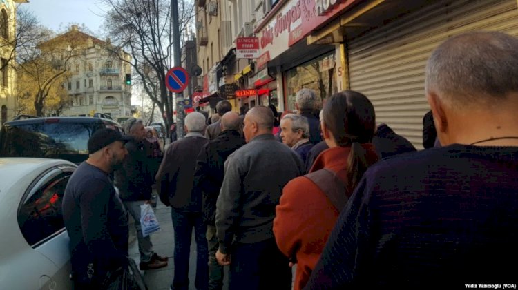 Türkiye'de Kolonya Revaçta Makarna Stoklama Başladı 