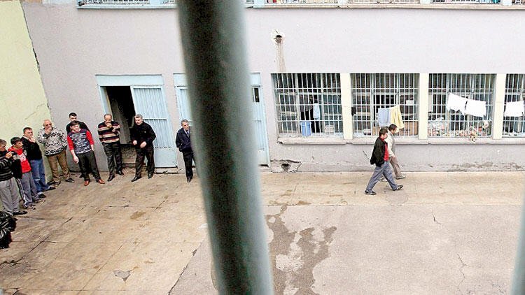 Mahkumlara yüzde 50 infaz indirimi yolda!