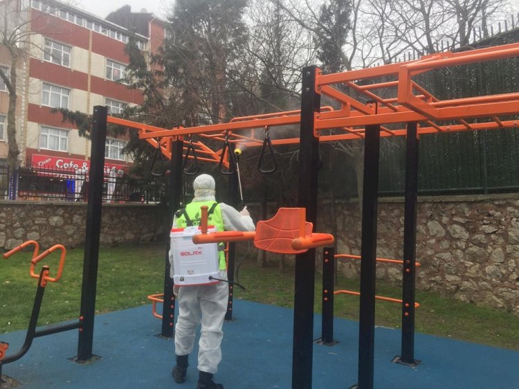 İSTANBUL'UN YEŞİL ALANLARI DEZENFEKTE EDİLİYOR