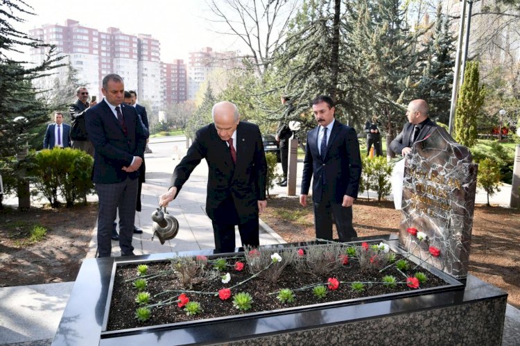 Alparslan Türkeş’e vefatının 23’üncü yılında “kalabalıksız” anma töreni