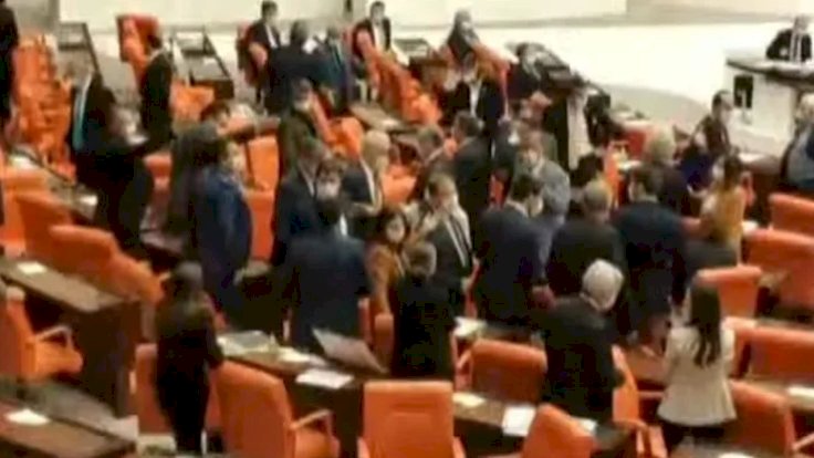 MHP'li vekil HDP'li vekilin üzerine yürüdü