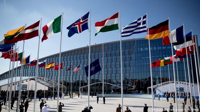 NATO tarihinde ilk kez virüse karşı savaşıyor