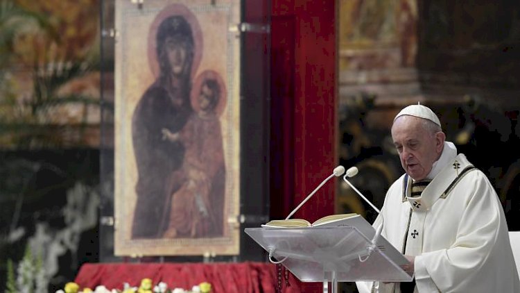 Papa Francis'ten Paskalya mesajı: Fakir ülkelerin borçlarını silin, çatışmalara son verin
