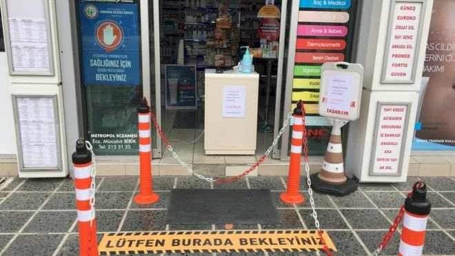 Eczanelerden ücretsiz maske dağıtımında neler yaşanıyor?