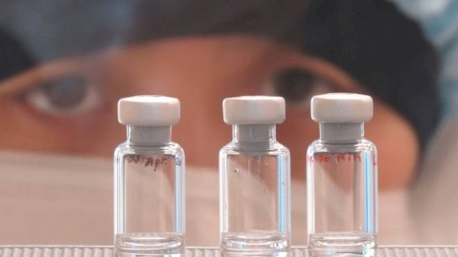 Oxford Üniversitesi üzerinde çalıştığı aşıyı Perşembe günü insanlar üzerinde denemeye başlayacak