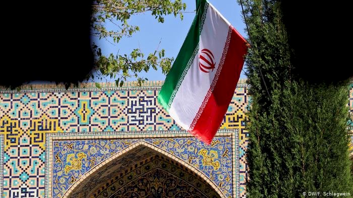 İran'da Ramazan: Camilerin yeniden açılması tartışılıyor